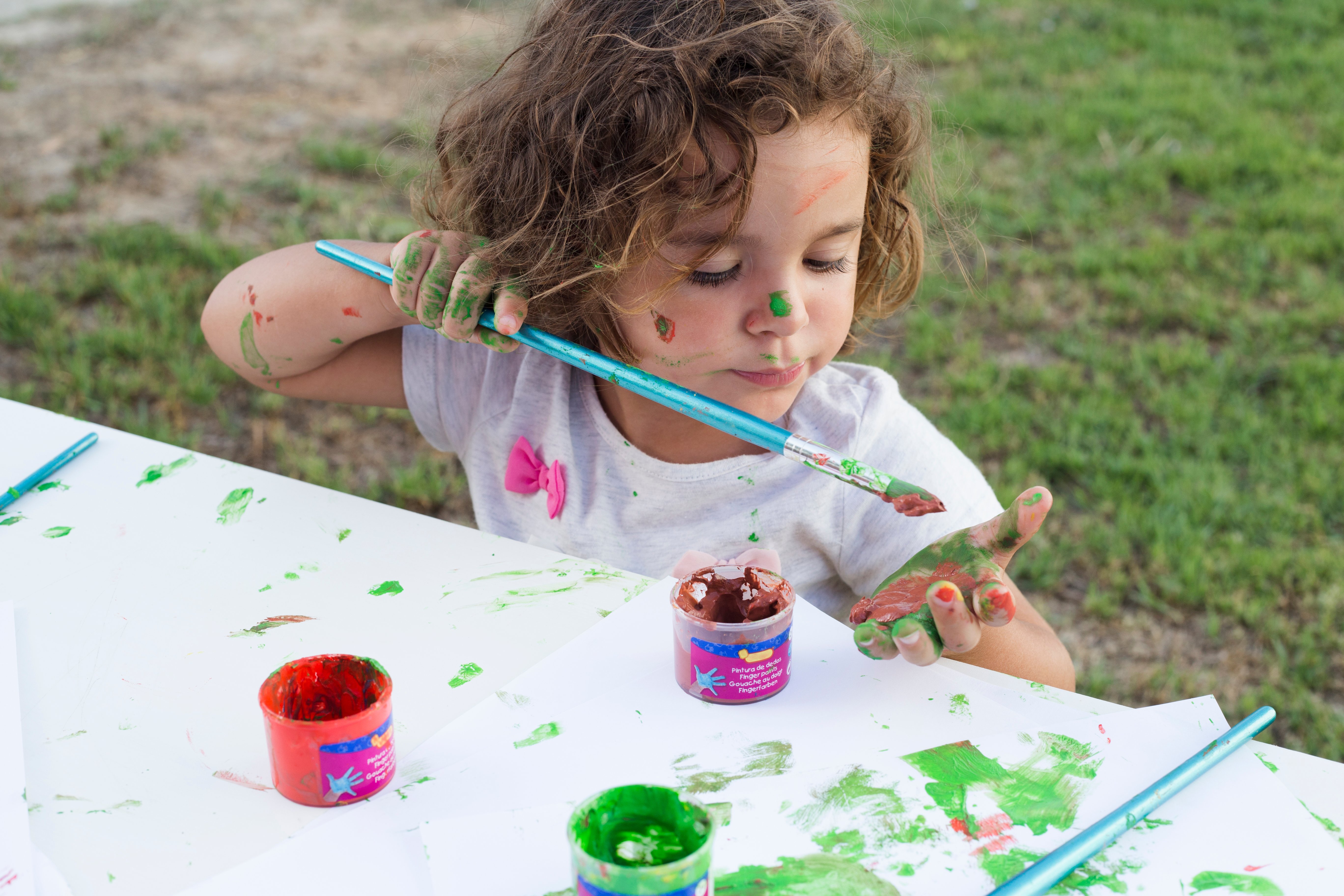 messy-girl-painting-canvas-park